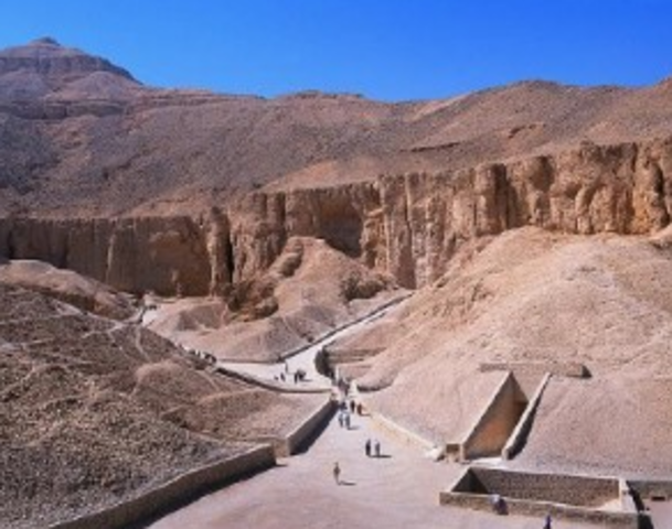 King Tutankhamun gives orders for his tomb to be created