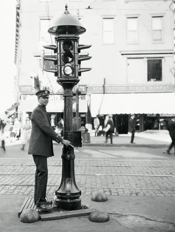 The Electric Automatic Traffic Signal