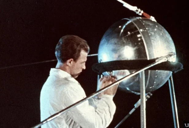 Primer lanzamiento satélite Sputnik