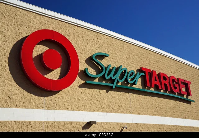 Abre su primer hipermercado SuperTarget