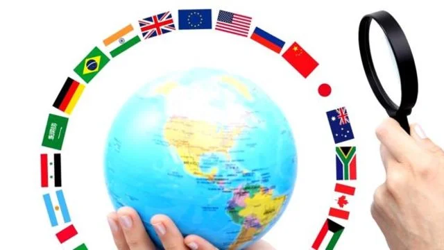 Décadas de 1970-1980: Enfoque en la internacionalización y la globalización.