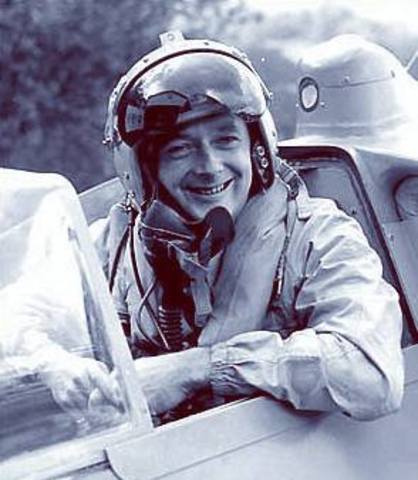 31 December – Donald Campbell sets new water speed record