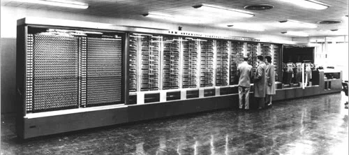 Mark I (Primer Ordenador Electromecánico)