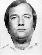 Es asesinado en Miami el piloto Barry Seal por órdenes del Cartel de Medellín.