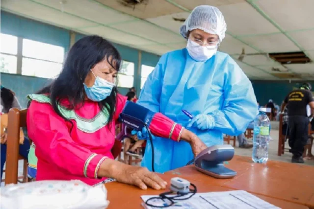 Incorporacion del enfoque intercultural en los procesos de formacion del talento humano en salud, para el cuidado de la salud  de pueblos indígenas en Colombia.