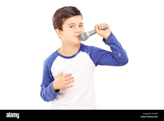 Stiven practica la música