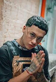 Stiven con su nombre artistico blessd