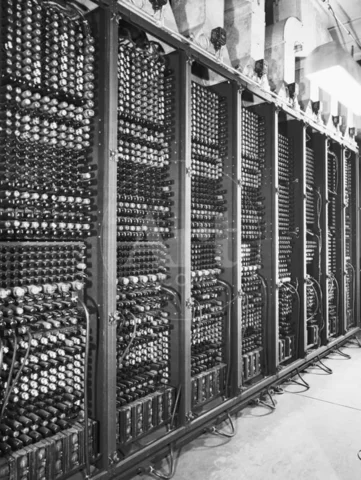 Primera generación de computadoras. Válvula de vacio.