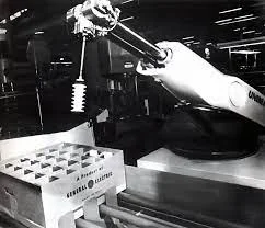 Primer robot hidráulico