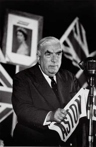 Sir Robert Menzies resigns