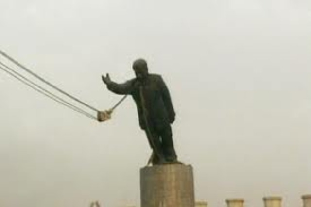 Saddam Statue Falls