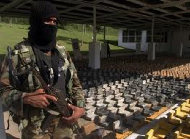 After receiving personal threats from drug traffickers, the Colombian Supreme Court ruled by a vote of 13-12 to annul the extradition treaty with the United States.