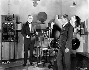 Louis et Auguste Lumière créent le premier film