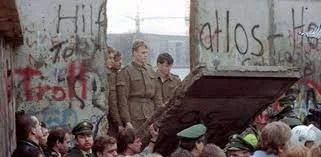 Caída del Muro de Berlín y colapso de la URSS