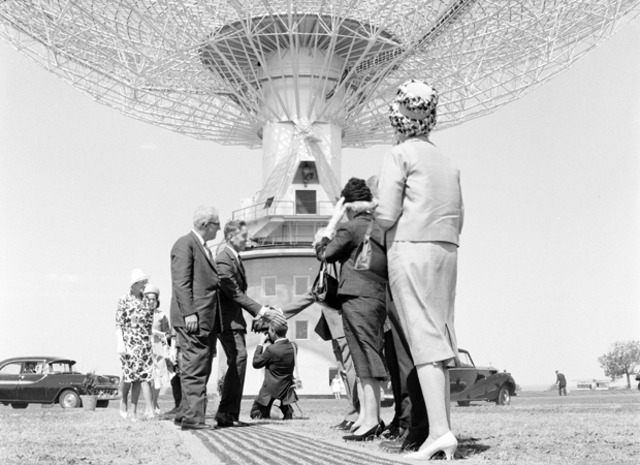 Parkes radiotelescope officially opened by the Governor General