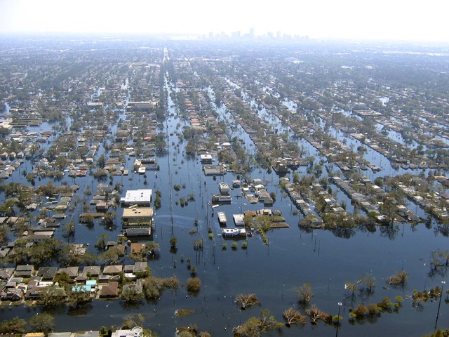 Hurricane Katrina hits New Orleans