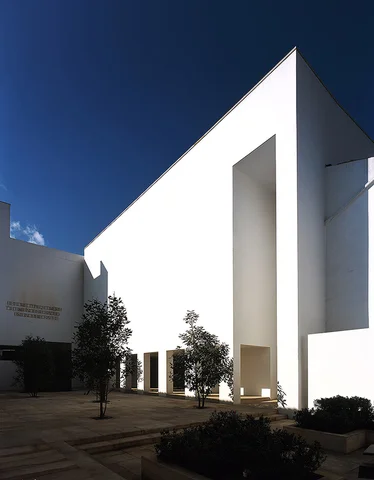 Museo de arte Miguel Urrutia (MUMU)