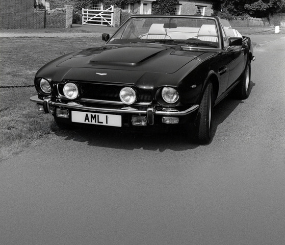 Aston Martin AMV8/Volante