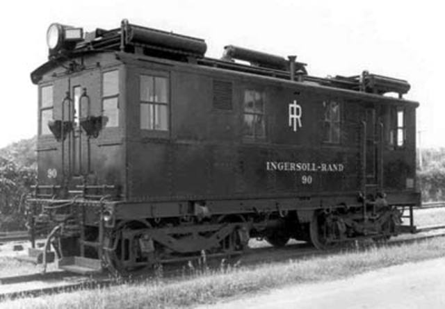 Locomotive with internal combustion power