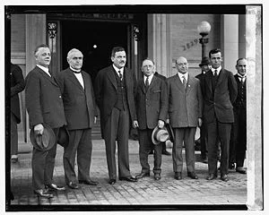 Plutarco Elías Calles acepta su candidatura.