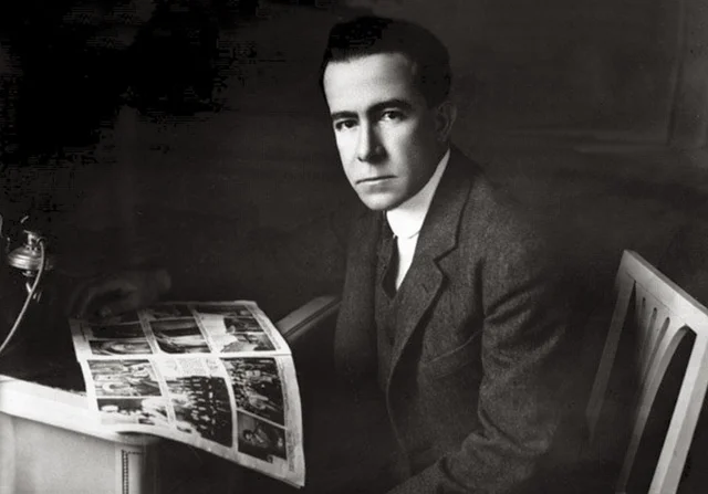 Francisco R. Serran anuncia su candidatura presidencial.