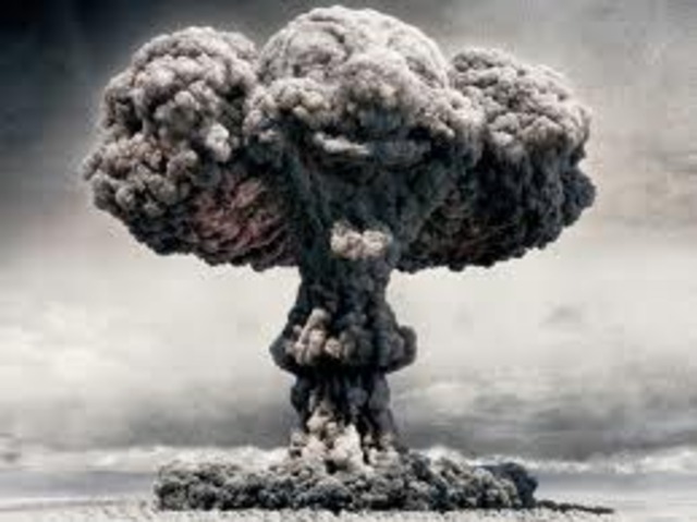 U.S drops second atomic bomb