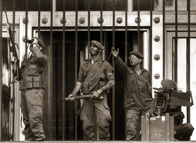 Pedidos de la FFAA  a Alfonsín.