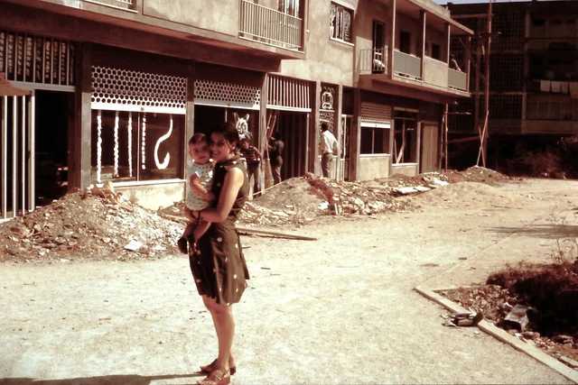 Avós compram casa em Nova Oeiras 1977