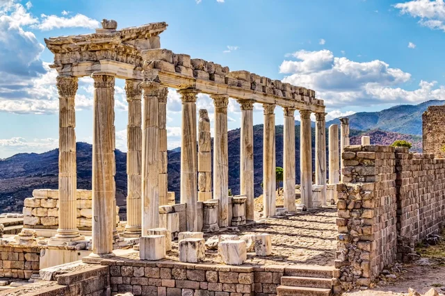 Fondazione di Pergamo e Fioritura letteraria romana