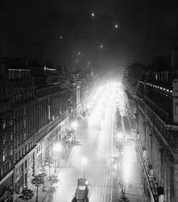 Gas Street Lighting | Source: https://www.worldhistory.org/article/2204/top-10-inventions-of-the-industrial-revolution/