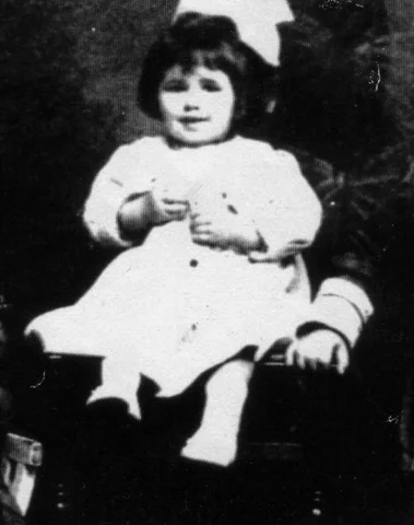 Eva Duarte is born in Los Toldos, Argentina, to Juan Duarte and Juana Ibarguren.