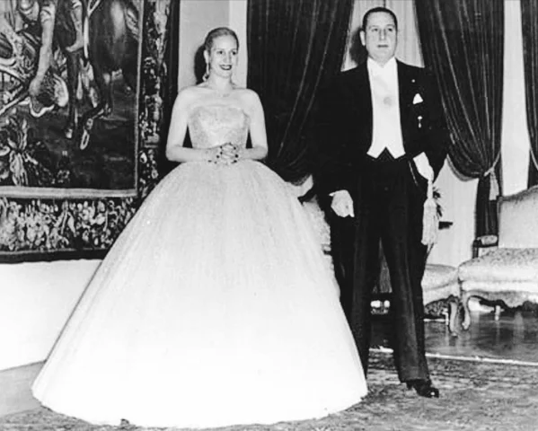 Eva Duarte and Juan Domingo Perón are married.