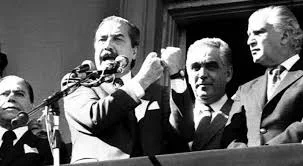 Alfonsín concurre al "Campo de Mayo"