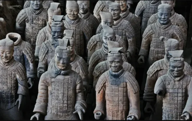 The Qin Dynasty begins