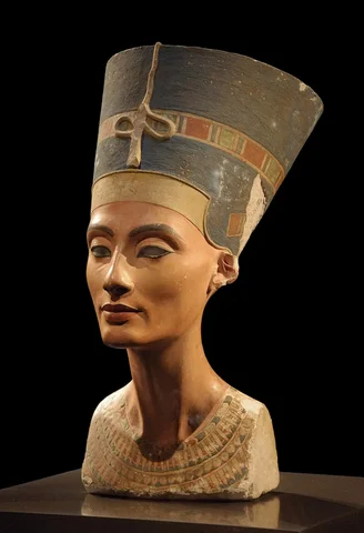 Busto della regina Nefertiti