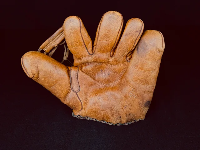 Baseball Gloves in 1920