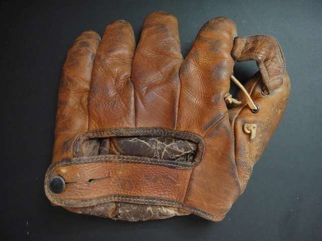Baseball Gloves in 1930