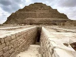 Piramide a gradoni di Djoser