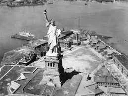 Grover Cleveland accepts the statue of liberty