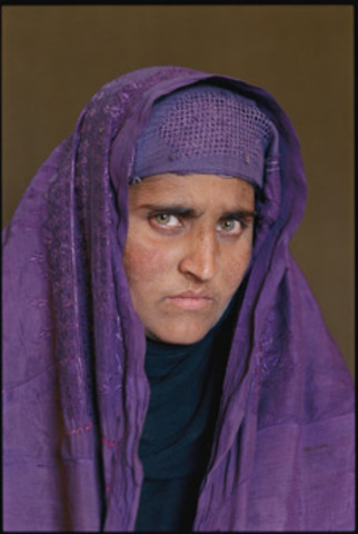 New photo of the "Afghan Girl" 18 years later