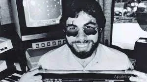 Заснована компанія Apple Computer