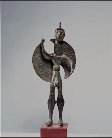 Figura de bronce de un guerrero