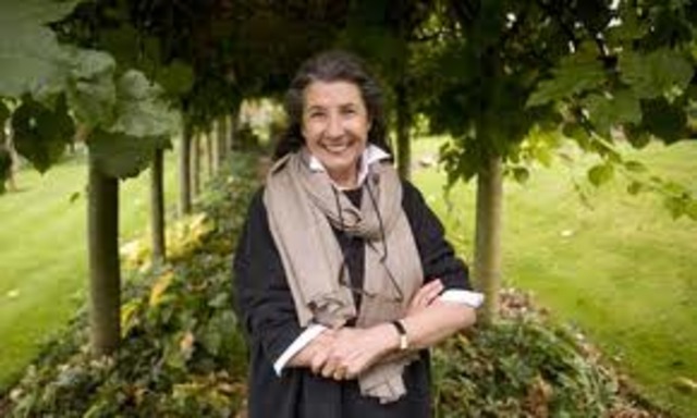 Dahl divorces Pat Neal