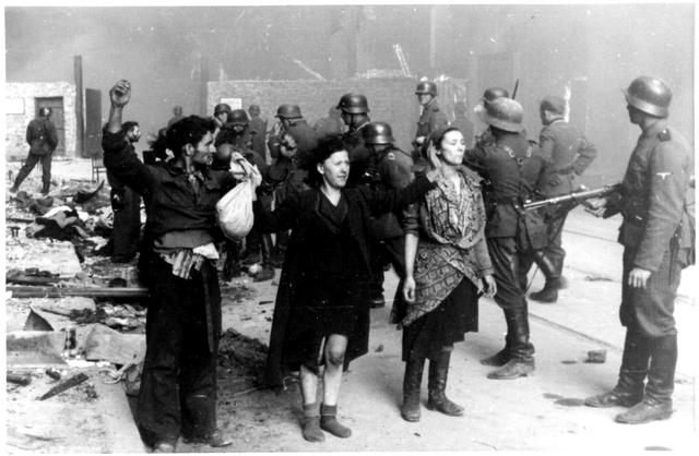 Warsaw Ghetto prisoners rise up to opressors