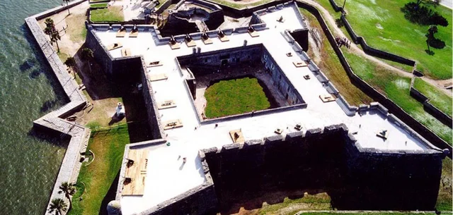 First permanent Spanish settlement established in St. Augustine.