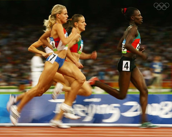 Dixie Willis breaks Lyudmila Shevtsova's world record (2:04.3) in the women's 800 metres, clocking 2:01.2 in Perth.31 Jan 1963