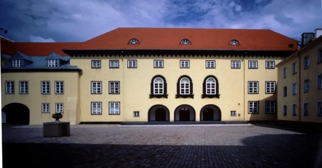 Riigikogu hoone fassaad