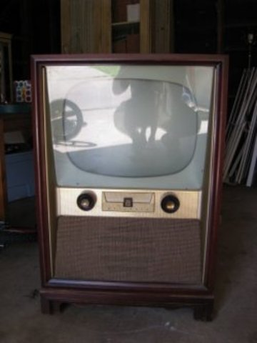 Creación del Primer Canal de Guatemala "Canal 8".