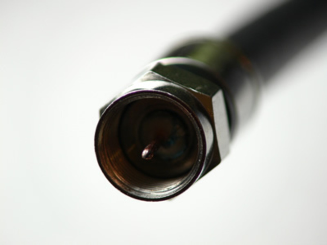 Inicia la Televisión por Cable.