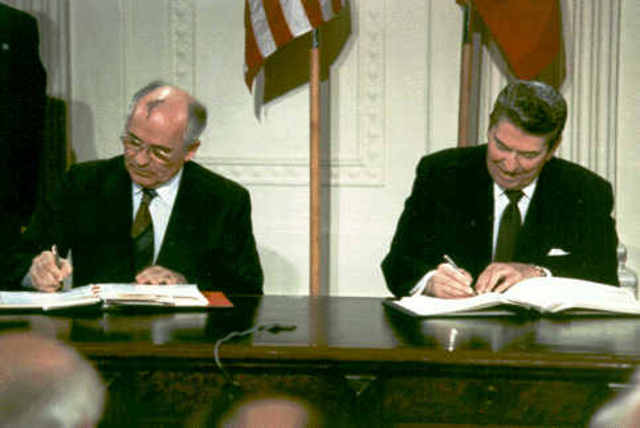 Gorbachev and Reagen sign off on the nuclear missles treaty